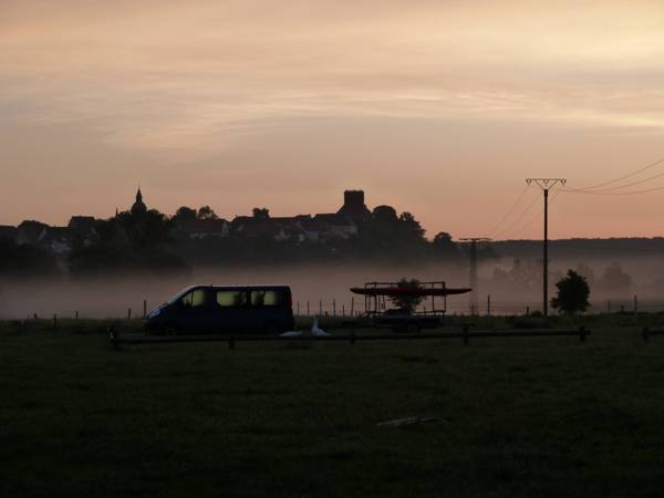 Diemel: Trendelburg im Morgennebel